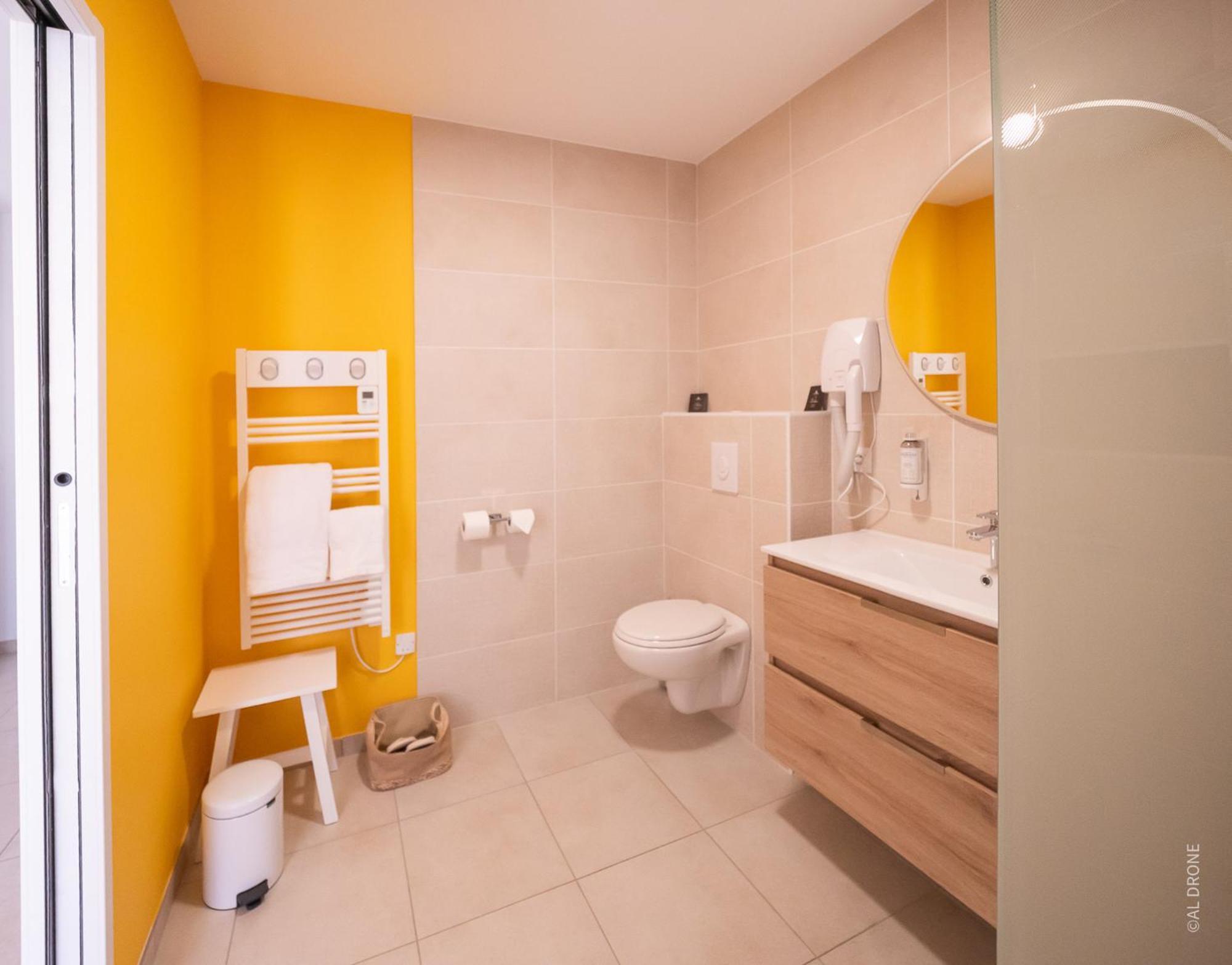 Le Maconnais Guest House Vinzelles Екстериор снимка